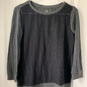 Quarter length sleeve top